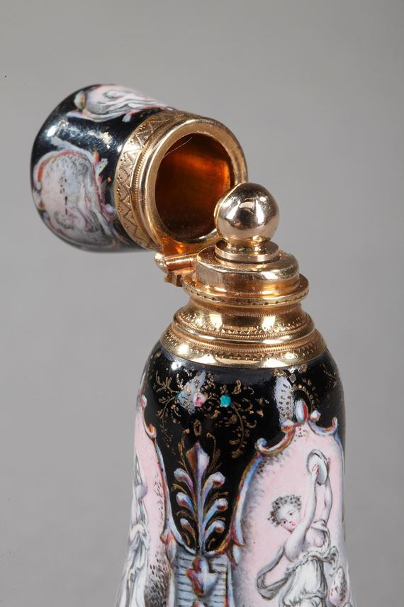 Gold and enamel perfume flask | MasterArt